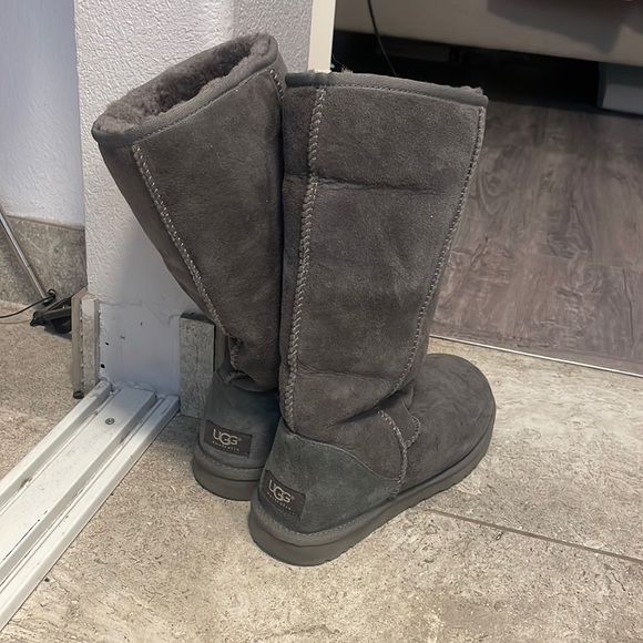 Women’s calf high UGGs - Picture 1 of 1
